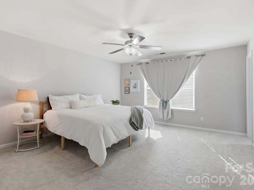 8413 Summerford Drive, Charlotte, NC 28269.  MLS# CAR4386373, YatesRealty ID 28383. 