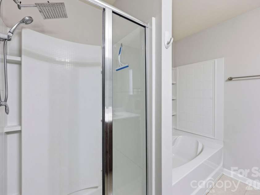 8413 Summerford Drive, Charlotte, NC 28269.  MLS# CAR4386373, YatesRealty ID 28383. 