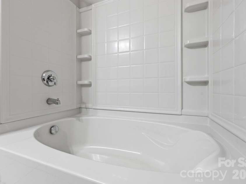 8413 Summerford Drive, Charlotte, NC 28269.  MLS# CAR4386373, YatesRealty ID 28383. 