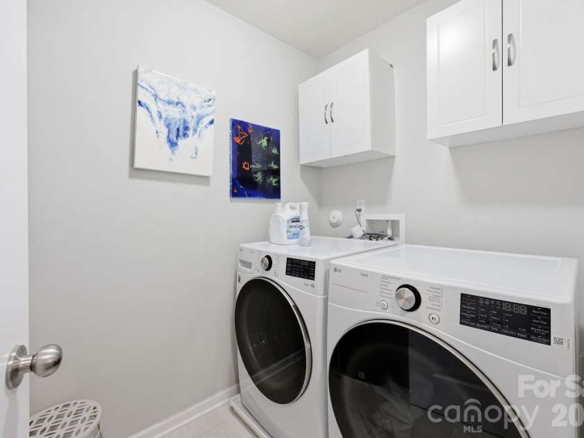 8413 Summerford Drive, Charlotte, NC 28269.  MLS# CAR4386373, YatesRealty ID 28383. 