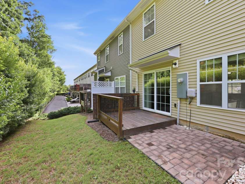 8413 Summerford Drive, Charlotte, NC 28269.  MLS# CAR4386373, YatesRealty ID 28383. 