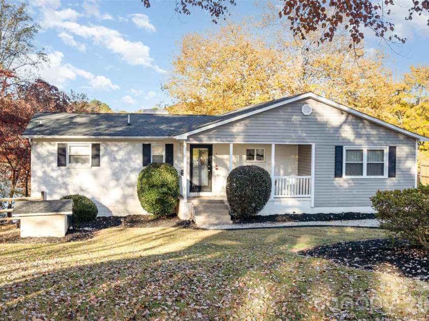 7088 Wateredge Drive, Sherrills Ford, NC 28673.  MLS# CAR4319467, YatesRealty ID 28384. Front