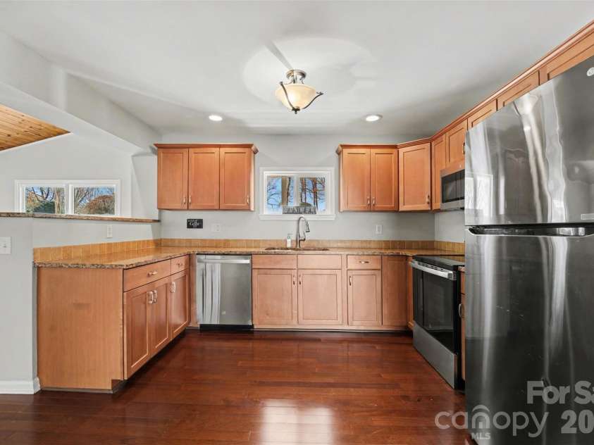 7088 Wateredge Drive, Sherrills Ford, NC 28673.  MLS# CAR4319467, YatesRealty ID 28384. Kitchen