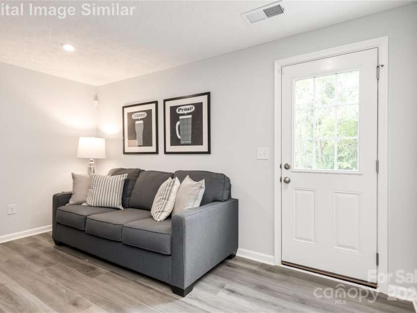 7020 Capstan Terrace, Charlotte, NC 28269.  MLS# CAR4280579, YatesRealty ID 28386. Enjoy some 