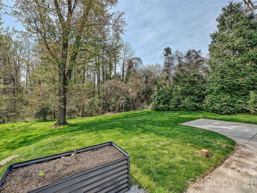 1102 Yale Place, Charlotte, NC 28209.  MLS# CAR4362015, YatesRealty ID 28387. 