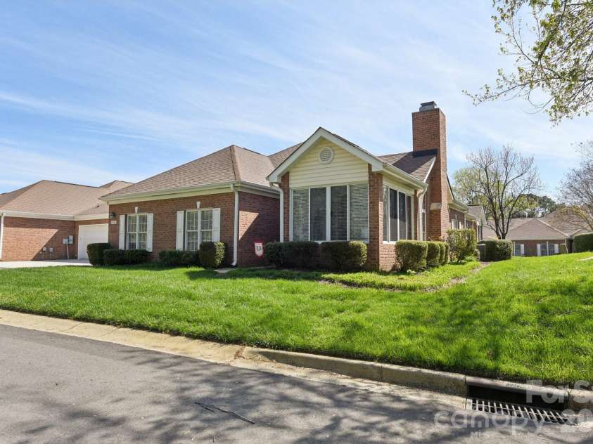 10816 Willow Crossing Drive, Charlotte, NC 28210.  MLS# CAR4362144, YatesRealty ID 28388. 
