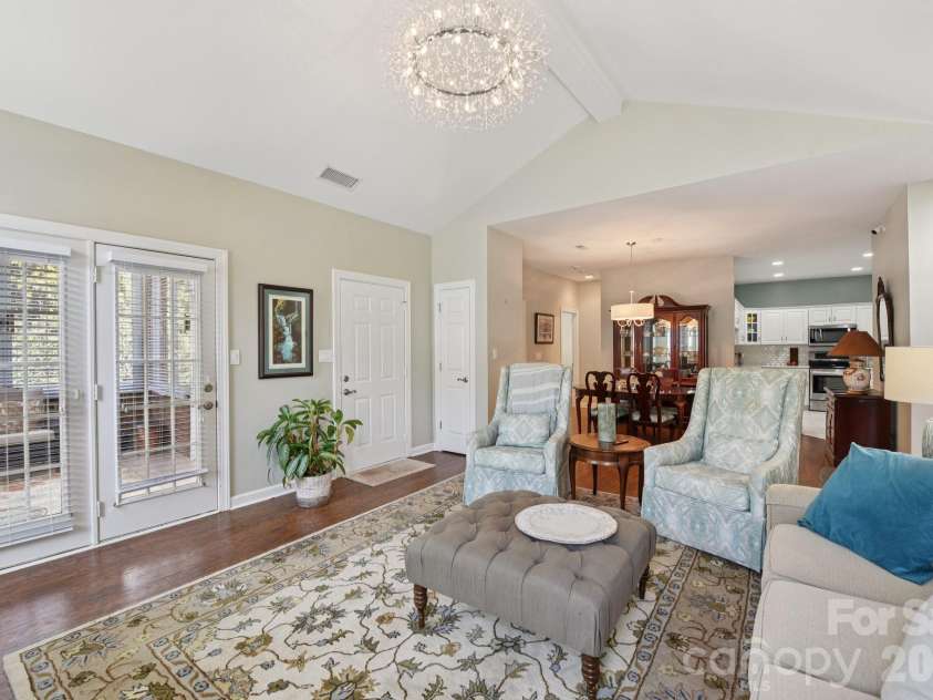 10816 Willow Crossing Drive, Charlotte, NC 28210.  MLS# CAR4362144, YatesRealty ID 28388. 