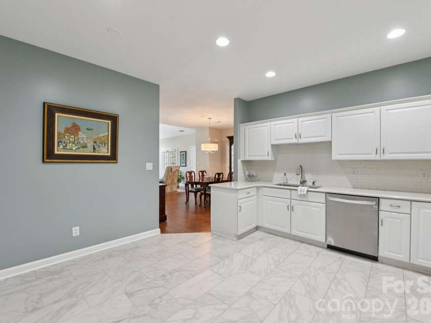 10816 Willow Crossing Drive, Charlotte, NC 28210.  MLS# CAR4362144, YatesRealty ID 28388. 