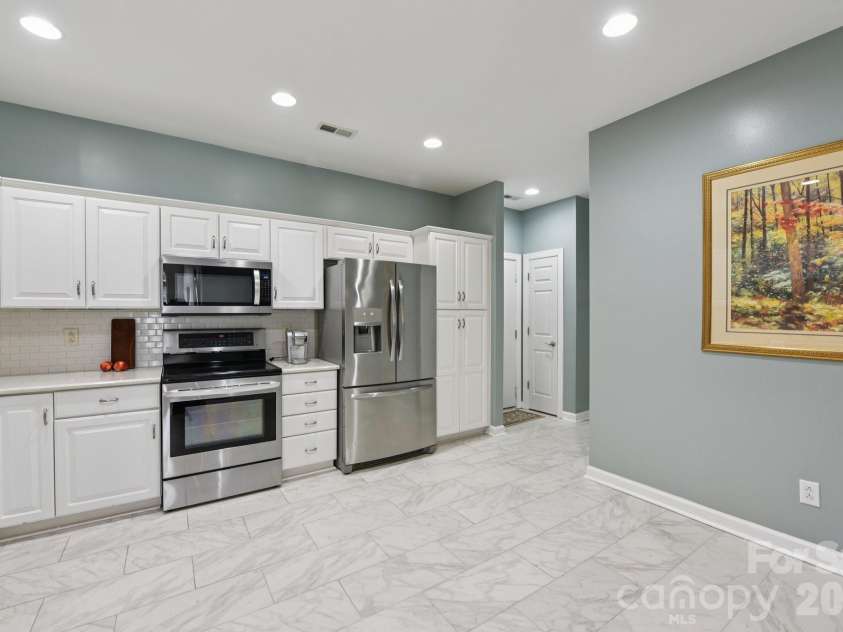 10816 Willow Crossing Drive, Charlotte, NC 28210.  MLS# CAR4362144, YatesRealty ID 28388. 