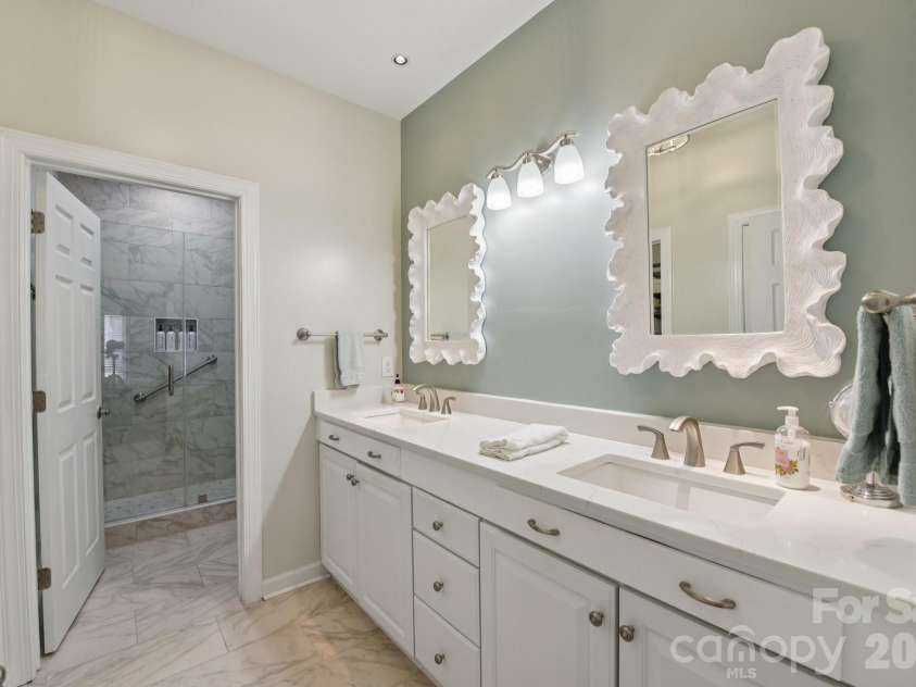10816 Willow Crossing Drive, Charlotte, NC 28210.  MLS# CAR4362144, YatesRealty ID 28388. 