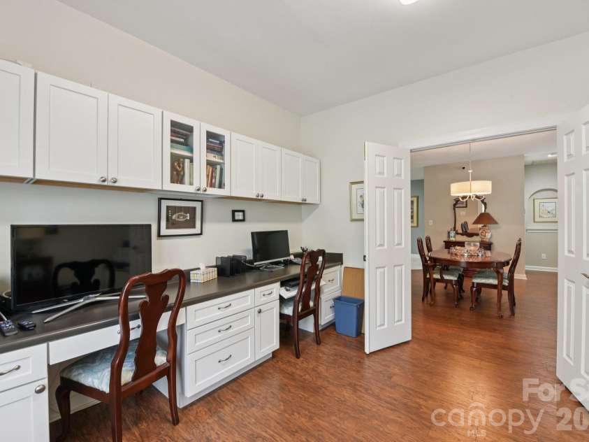 10816 Willow Crossing Drive, Charlotte, NC 28210.  MLS# CAR4362144, YatesRealty ID 28388. 