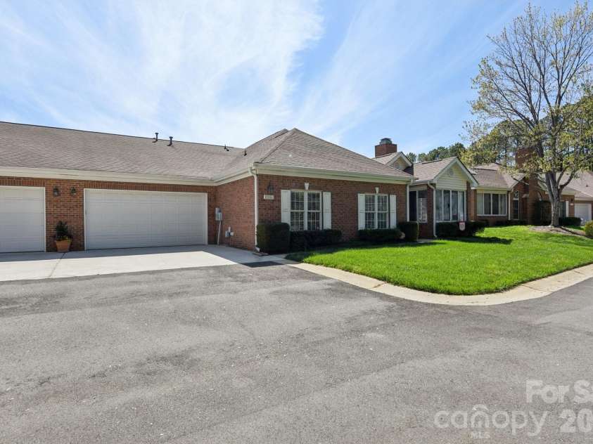 10816 Willow Crossing Drive, Charlotte, NC 28210.  MLS# CAR4362144, YatesRealty ID 28388. 