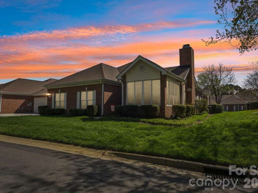 10816 Willow Crossing Drive, Charlotte, NC 28210.  MLS# CAR4362144, YatesRealty ID 28388. 