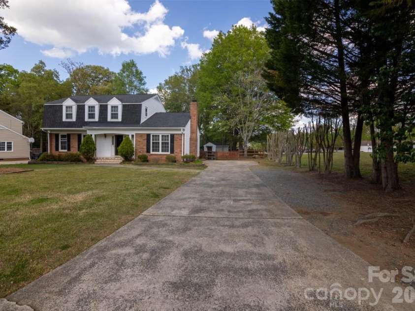 2232 Lawton Bluff Road, Charlotte, NC 28226.  MLS# CAR4366488, YatesRealty ID 28389. 