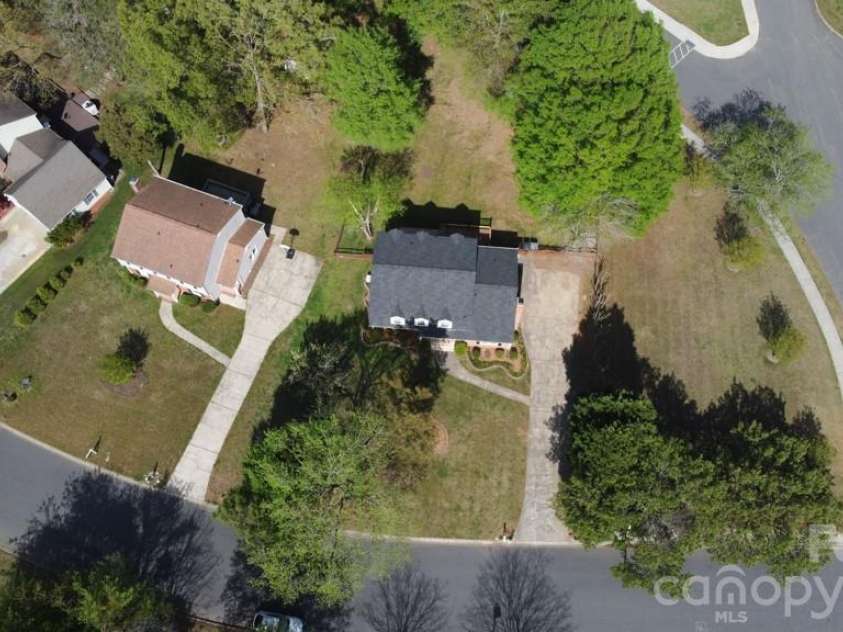 2232 Lawton Bluff Road, Charlotte, NC 28226.  MLS# CAR4366488, YatesRealty ID 28389. 