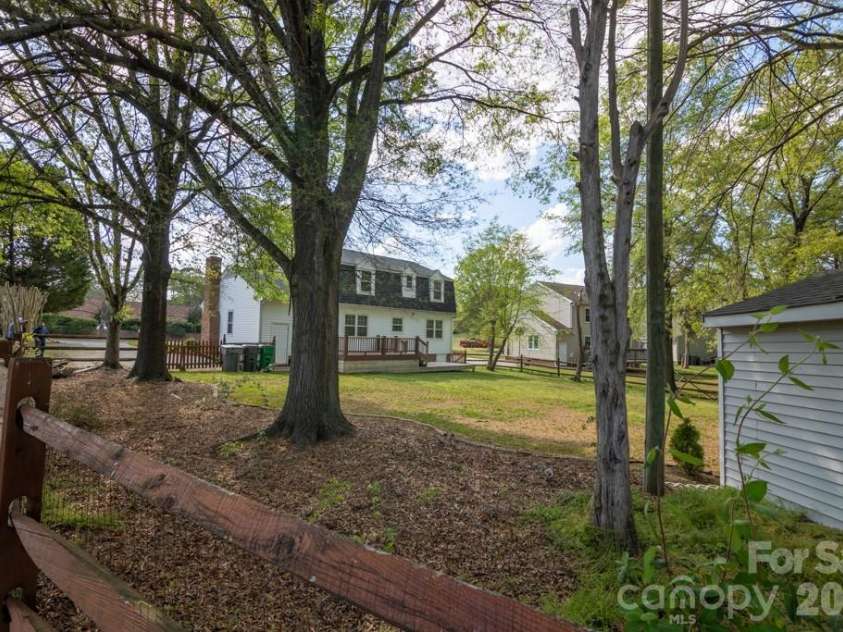 2232 Lawton Bluff Road, Charlotte, NC 28226.  MLS# CAR4366488, YatesRealty ID 28389. 
