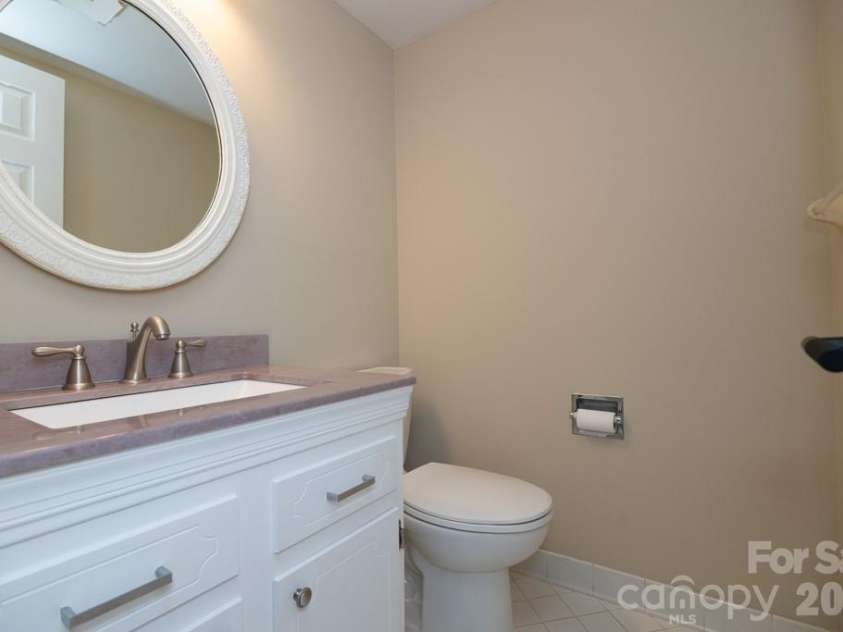2232 Lawton Bluff Road, Charlotte, NC 28226.  MLS# CAR4366488, YatesRealty ID 28389. 