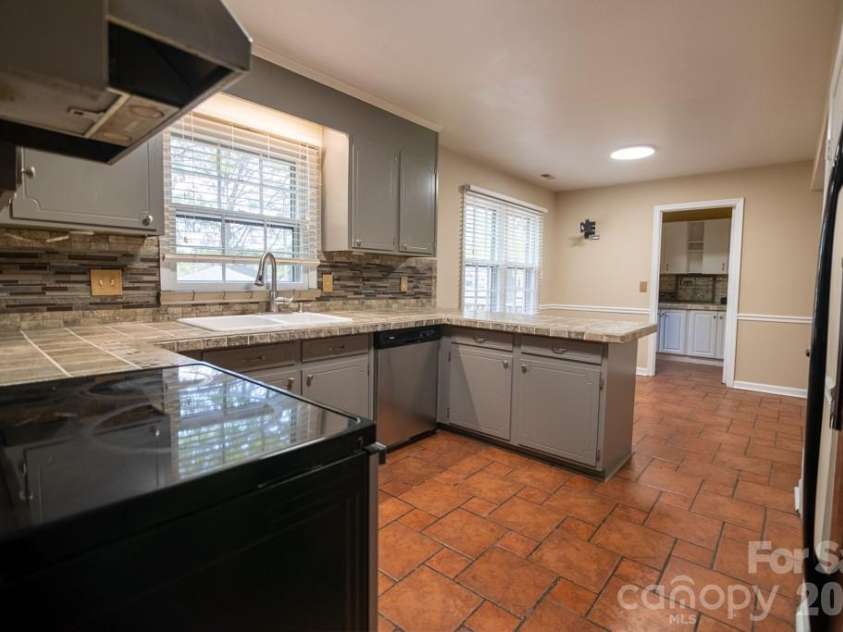 2232 Lawton Bluff Road, Charlotte, NC 28226.  MLS# CAR4366488, YatesRealty ID 28389. 