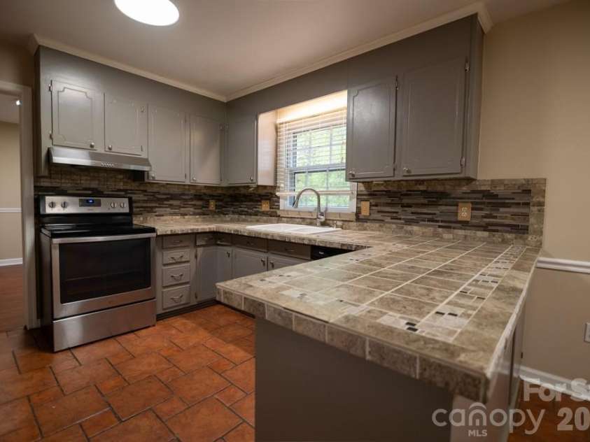 2232 Lawton Bluff Road, Charlotte, NC 28226.  MLS# CAR4366488, YatesRealty ID 28389. 