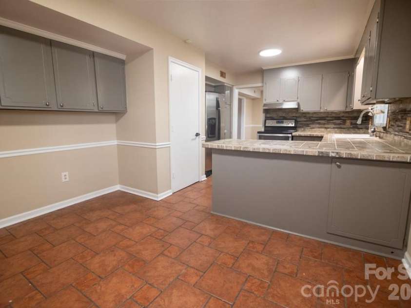 2232 Lawton Bluff Road, Charlotte, NC 28226.  MLS# CAR4366488, YatesRealty ID 28389. 