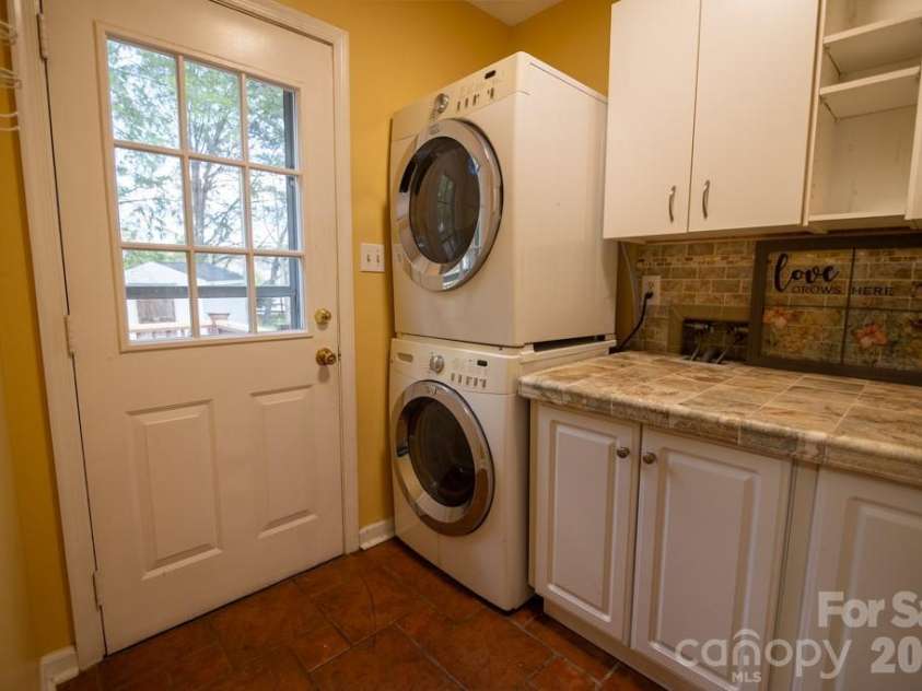 2232 Lawton Bluff Road, Charlotte, NC 28226.  MLS# CAR4366488, YatesRealty ID 28389. 