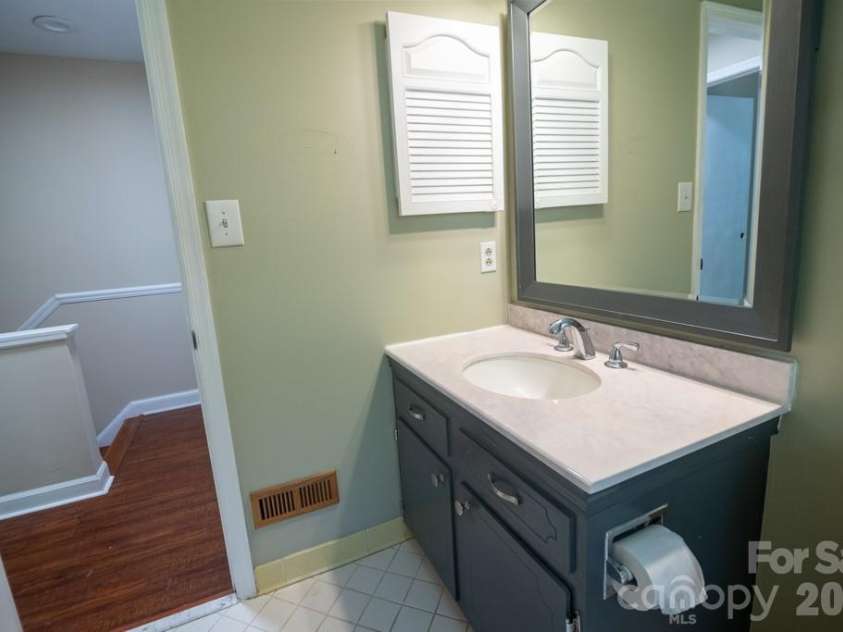 2232 Lawton Bluff Road, Charlotte, NC 28226.  MLS# CAR4366488, YatesRealty ID 28389. 
