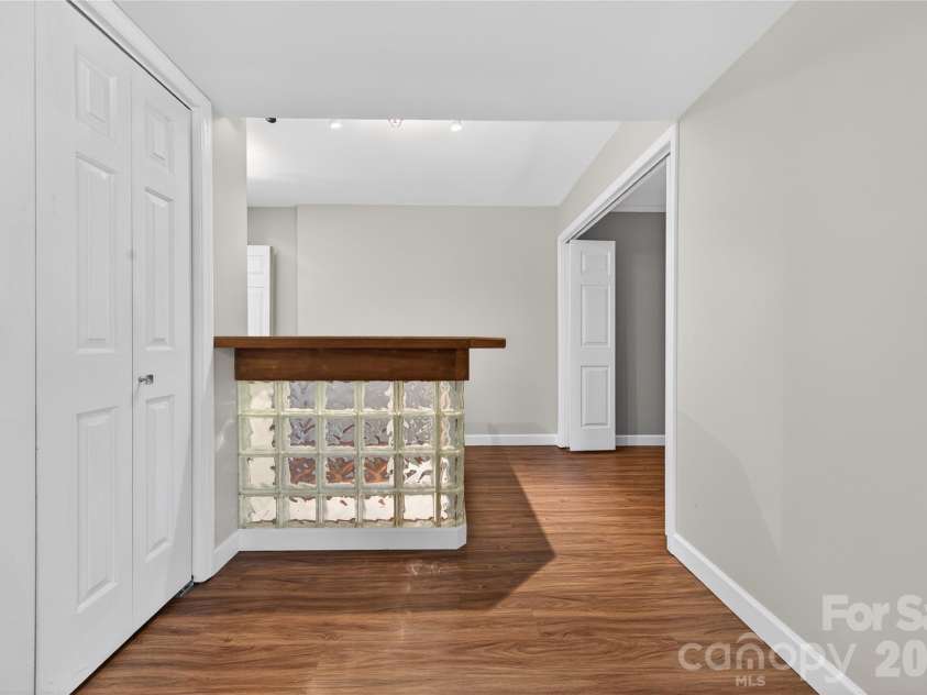 16118 Tana Tea Circle, Tega Cay, SC 29708.  MLS# CAR4368051, YatesRealty ID 28390. Custom Bar