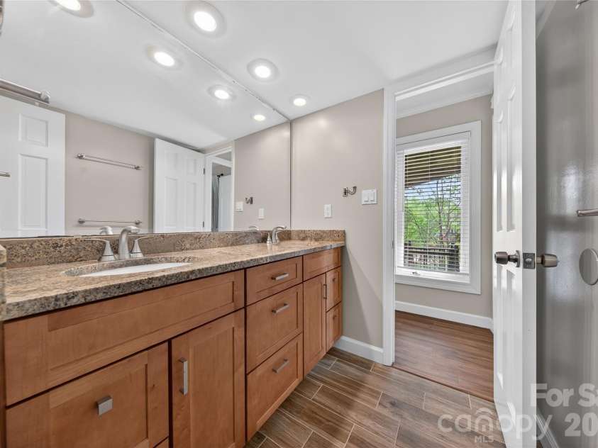 16118 Tana Tea Circle, Tega Cay, SC 29708.  MLS# CAR4368051, YatesRealty ID 28390. Double Vanity