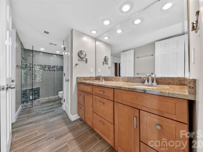 16118 Tana Tea Circle, Tega Cay, SC 29708.  MLS# CAR4368051, YatesRealty ID 28390. Full Bathroom Three