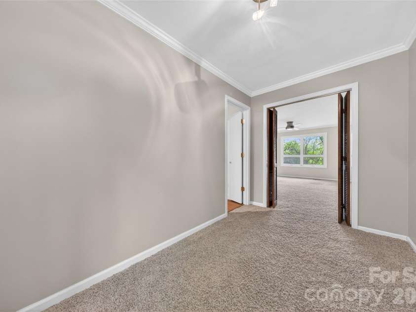 16118 Tana Tea Circle, Tega Cay, SC 29708.  MLS# CAR4368051, YatesRealty ID 28390. Sitting Area