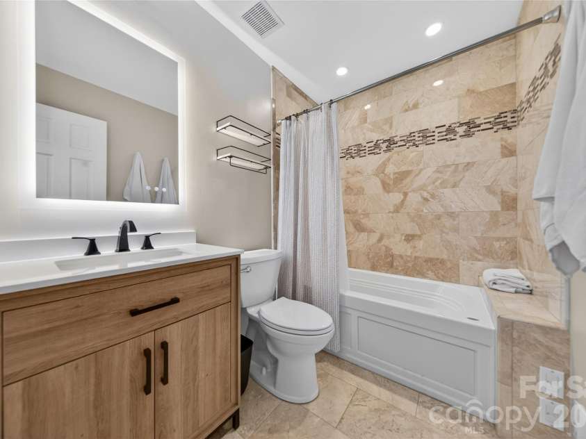 16118 Tana Tea Circle, Tega Cay, SC 29708.  MLS# CAR4368051, YatesRealty ID 28390. Updated Bath
