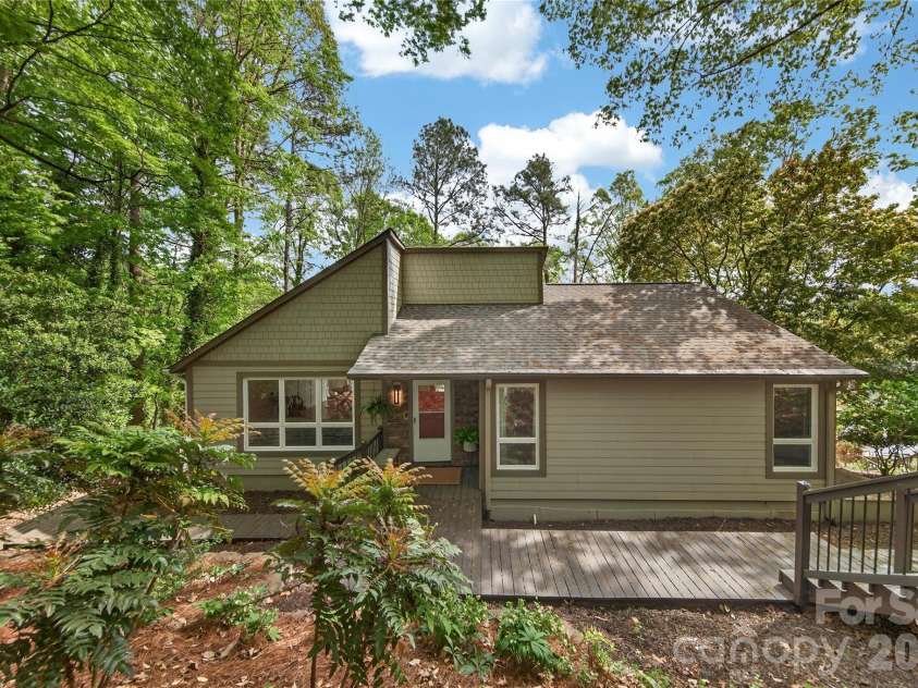 16118 Tana Tea Circle, Tega Cay, SC 29708.  MLS# CAR4368051, YatesRealty ID 28390. Welcome Home