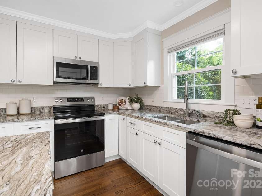 1744 Emerywood Drive, Charlotte, NC 28210.  MLS# CAR4272358, YatesRealty ID 28391. 