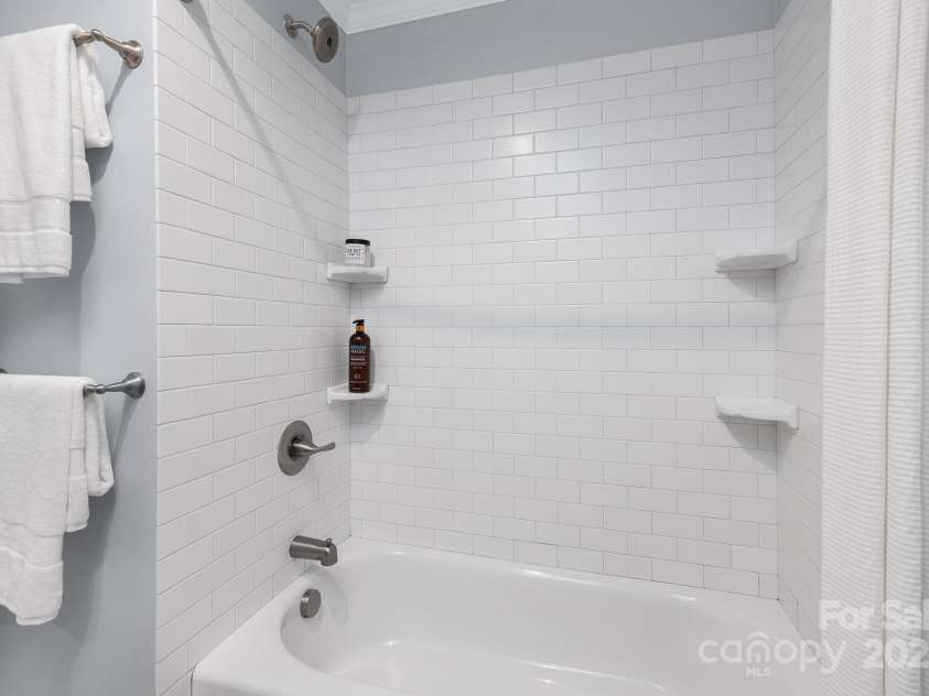 1744 Emerywood Drive, Charlotte, NC 28210.  MLS# CAR4272358, YatesRealty ID 28391. 