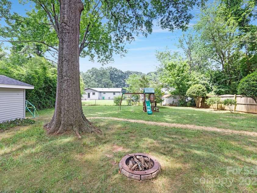 1744 Emerywood Drive, Charlotte, NC 28210.  MLS# CAR4272358, YatesRealty ID 28391. 