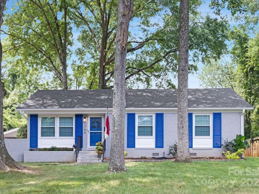 1744 Emerywood Drive, Charlotte, NC 28210.  MLS# CAR4272358, YatesRealty ID 28391. 