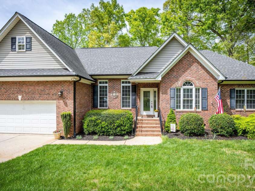 7867 Golf Course Drive, Denver, NC 28037.  MLS# CAR4355635, YatesRealty ID 28391. Beautiful 4 Bed 2.5 Bath Home.