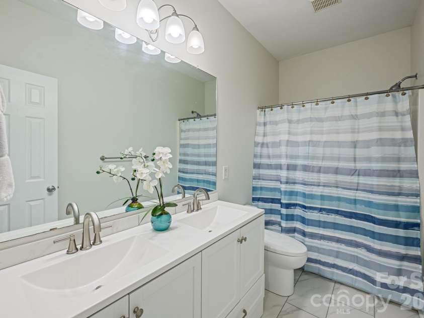 7867 Golf Course Drive, Denver, NC 28037.  MLS# CAR4355635, YatesRealty ID 28391. Full Bath