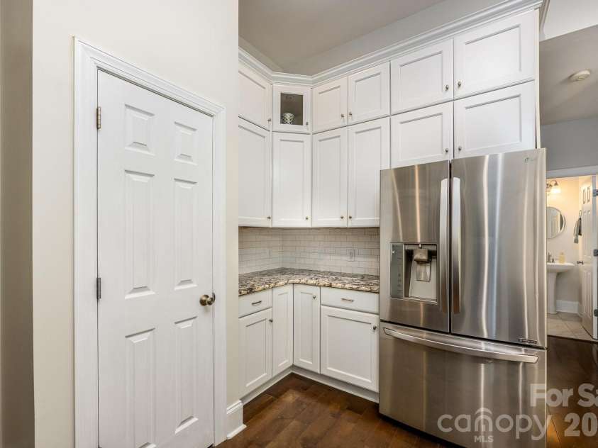 7867 Golf Course Drive, Denver, NC 28037.  MLS# CAR4355635, YatesRealty ID 28391. Kitchen w/Custom Cabinets & Pantry