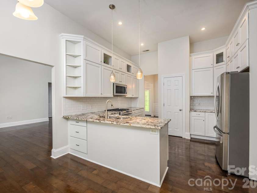 7867 Golf Course Drive, Denver, NC 28037.  MLS# CAR4355635, YatesRealty ID 28391. Kitchen w/Stainless Appliances & Tile Backsplash
