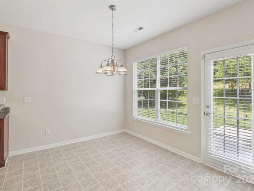 3149 Pine Bluff Way, Fort Mill, SC 29707.  MLS# CAR4280537, YatesRealty ID 28392. Breakfast Nook