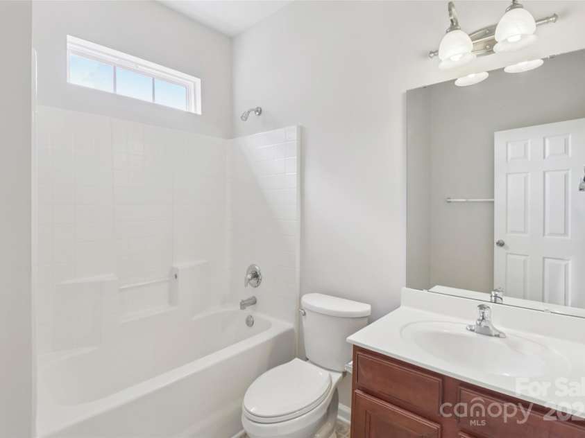 3149 Pine Bluff Way, Fort Mill, SC 29707.  MLS# CAR4280537, YatesRealty ID 28392. Full Bathroom