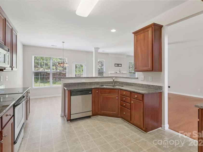 3149 Pine Bluff Way, Fort Mill, SC 29707.  MLS# CAR4280537, YatesRealty ID 28392. Kitchen