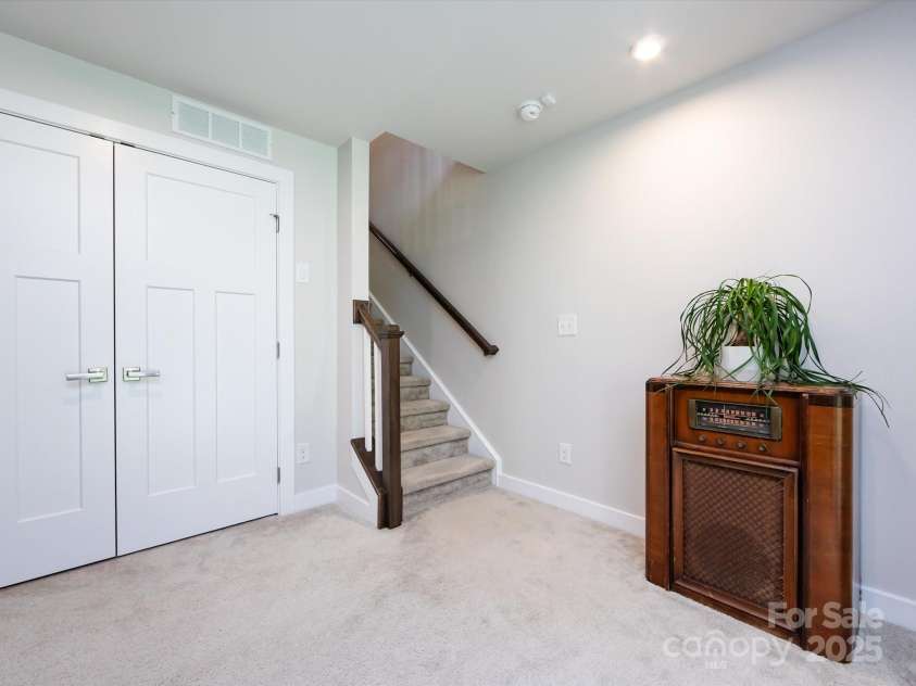 1839 Shumard Lane, Charlotte, NC 28205.  MLS# CAR4264999, YatesRealty ID 28395. 