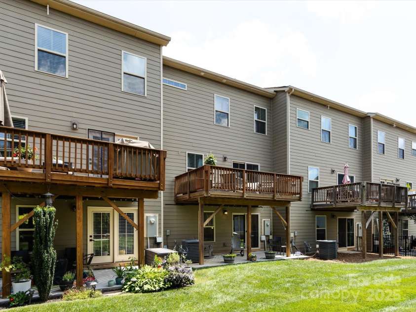 1839 Shumard Lane, Charlotte, NC 28205.  MLS# CAR4264999, YatesRealty ID 28395. 