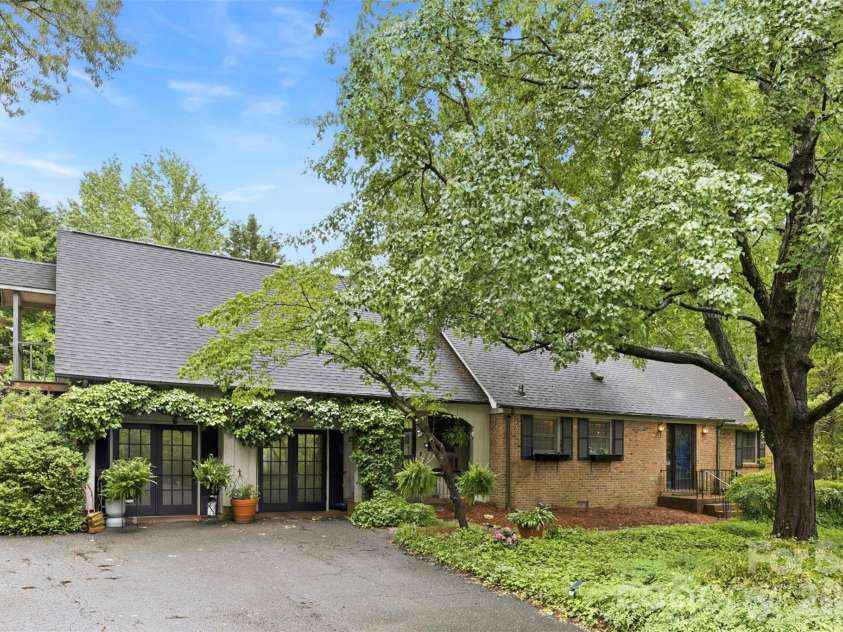 3110 Robinwood Road, Gastonia, NC 28054.  MLS# CAR4414100, YatesRealty ID 28396. 