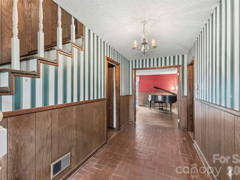 3110 Robinwood Road, Gastonia, NC 28054.  MLS# CAR4414100, YatesRealty ID 28396. 