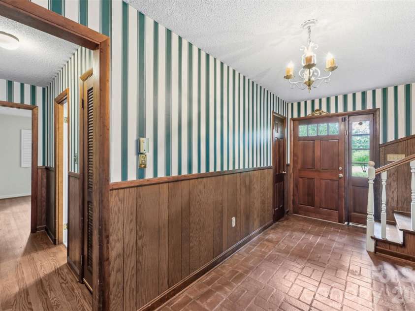 3110 Robinwood Road, Gastonia, NC 28054.  MLS# CAR4414100, YatesRealty ID 28396. 