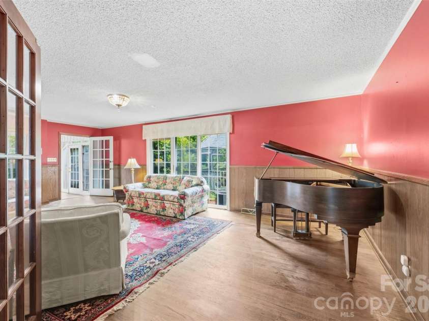3110 Robinwood Road, Gastonia, NC 28054.  MLS# CAR4414100, YatesRealty ID 28396. 