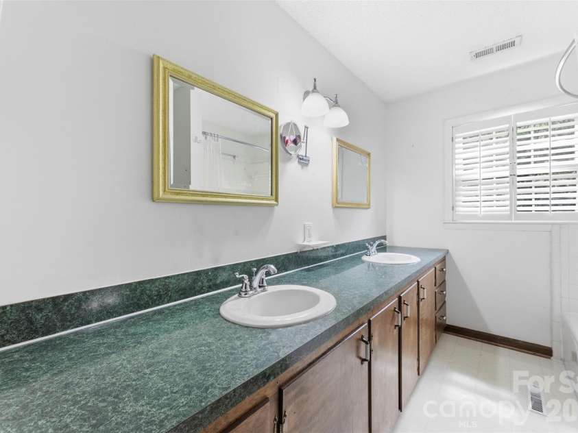 3110 Robinwood Road, Gastonia, NC 28054.  MLS# CAR4414100, YatesRealty ID 28396. 